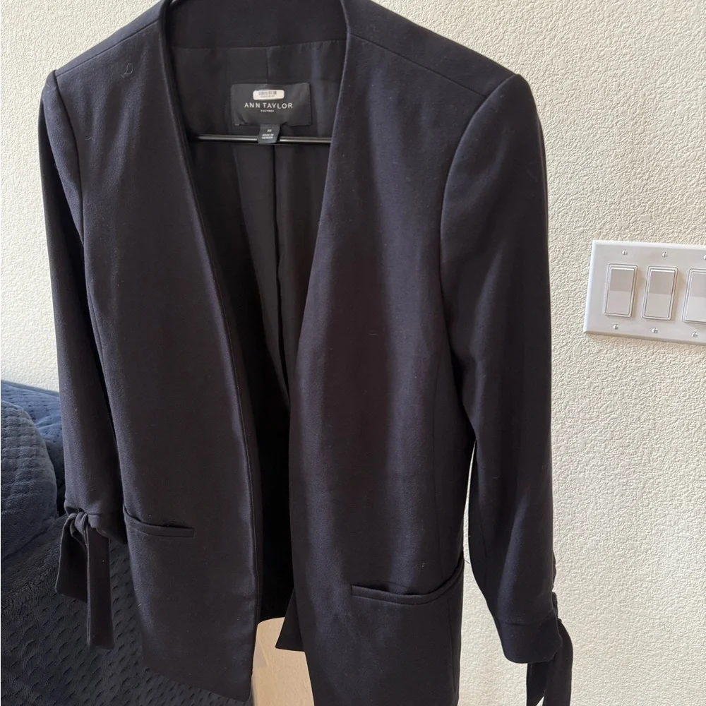 Ann Taylor Factory Women's Elegant Black Blazer - Picture 2 of 4